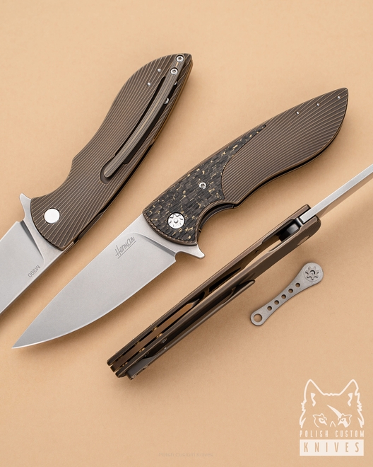 NÓŻ SKŁADANY FOLDER STING 65 M390 HERMAN