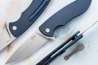 NÓŻ SKŁADANY FOLDER STING 52 M390 HERMAN