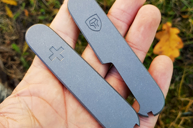 Okładziny do scyzoryka Victorinox 91mm "Krzyż" Tytan