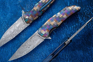 NÓŻ SKŁADANY FOLDER DRAGONFLY #0397 DAMASTEEL "PUZZLE" HALF DRESS HERMAN KNIVES