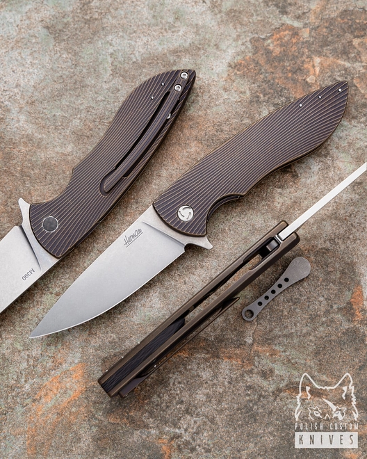 NÓŻ SKŁADANY FOLDER STING 47 M390 HERMAN