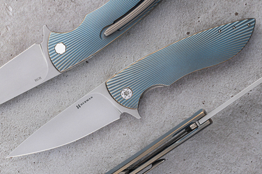 NÓŻ SKŁADANY FOLDER STING #0789 MAGNACUT HERMAN KNIVES