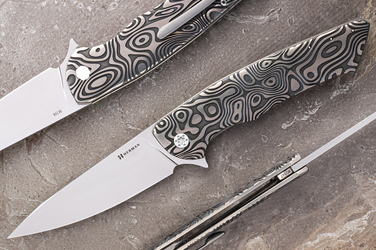 NÓŻ SKŁADANY FOLDER SLIM #0547 M398 NEBULA RIPPLE HERMAN KNIVES