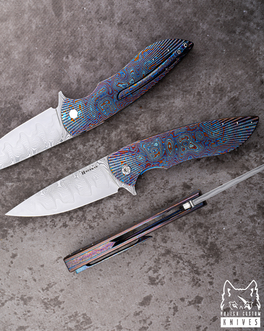 NÓŻ SKŁADANY FOLDER BIG STING #0059 FUTURON FORGE BLACK TIMASCUS FULL DRESS HERMAN KNIVES