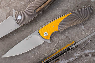NÓŻ SKŁADANY FOLDER STING #0816 MAGNACUT HERMAN KNIVES