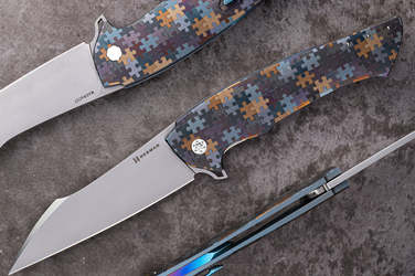 NÓŻ SKŁADANY FOLDER OVIUM GENERACJA 2 #0084 MAGNACUT PUZZLE HERMAN KNIVES