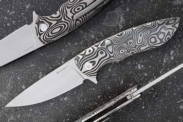 NÓŻ SKŁADANY FOLDER STING #0833 MAGNACUT NEBULA RIPPLE HERMAN KNIVES