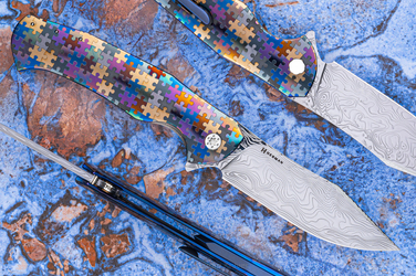 NÓŻ SKŁADANY FOLDER MANTIS #0420 DAMASTEEL PUZZLE ( C0017 ) LEWORĘCZNY HERMAN KNIVES