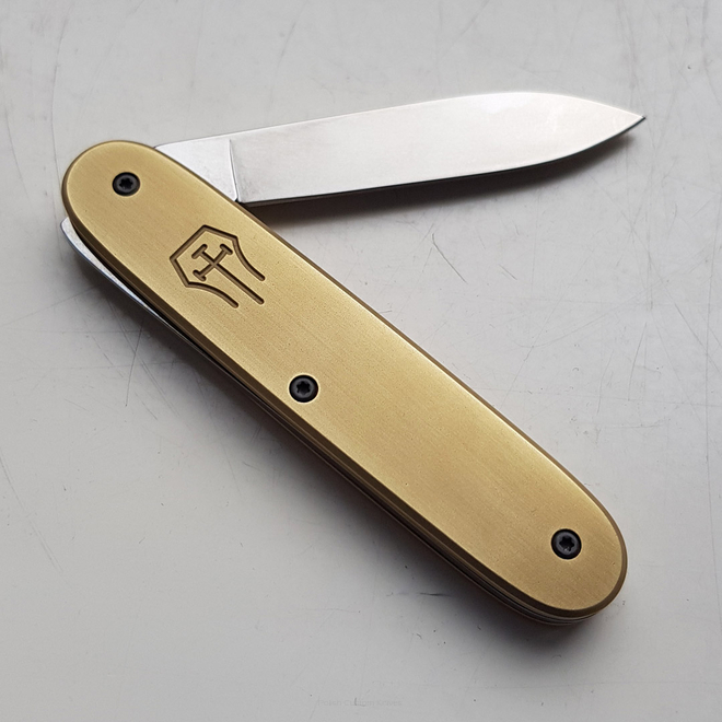 Scyzoryk Victorinox Solo 93 mm z zamontowanymi Mosieżnymi okładzinami 