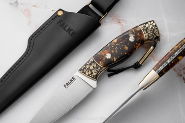 NÓŻ MYŚLIWSKI HUNTER INDIVIDUAL H323 N690 ZŁOTO BURSZYTN W ŻYWICY FALKE KNIVES