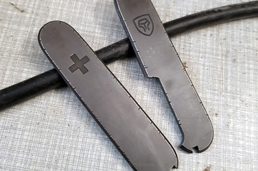 Okładziny do scyzoryka Victorinox 91mm "Krzyż" Poczernione 211