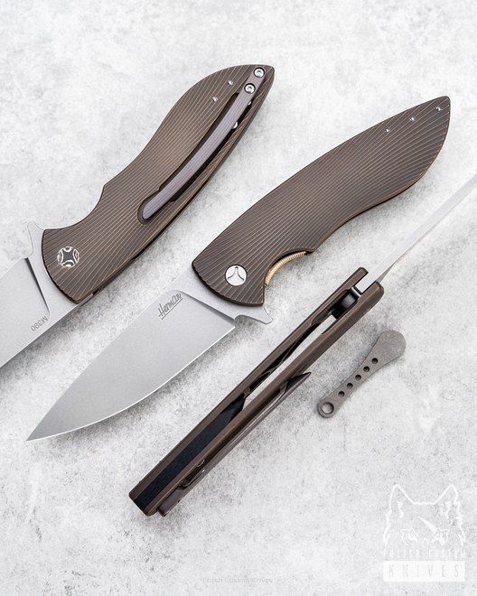 NÓŻ SKŁADANY FOLDER STING 32 M390 HERMAN