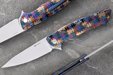 NÓŻ SKŁADANY FOLDER SLIM #0599 MAGNACUT PUZZLE HERMAN KNIVES