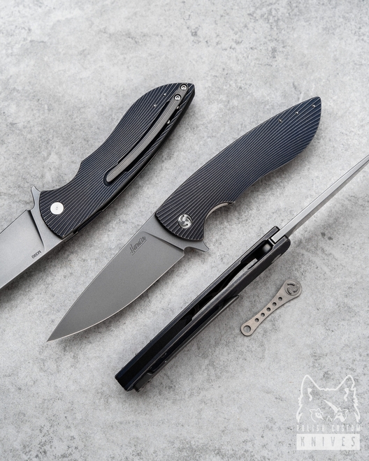 NÓŻ SKŁADANY FOLDER STING 20 M390 HERMAN