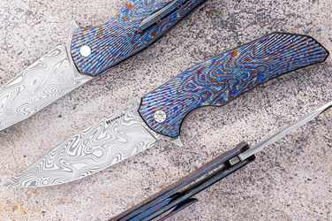 NÓŻ SKŁADANY DRAGONFLY #0484 DAMASTEEL BLACK TIMASCUS FULL DRESS HERMAN KNIVES