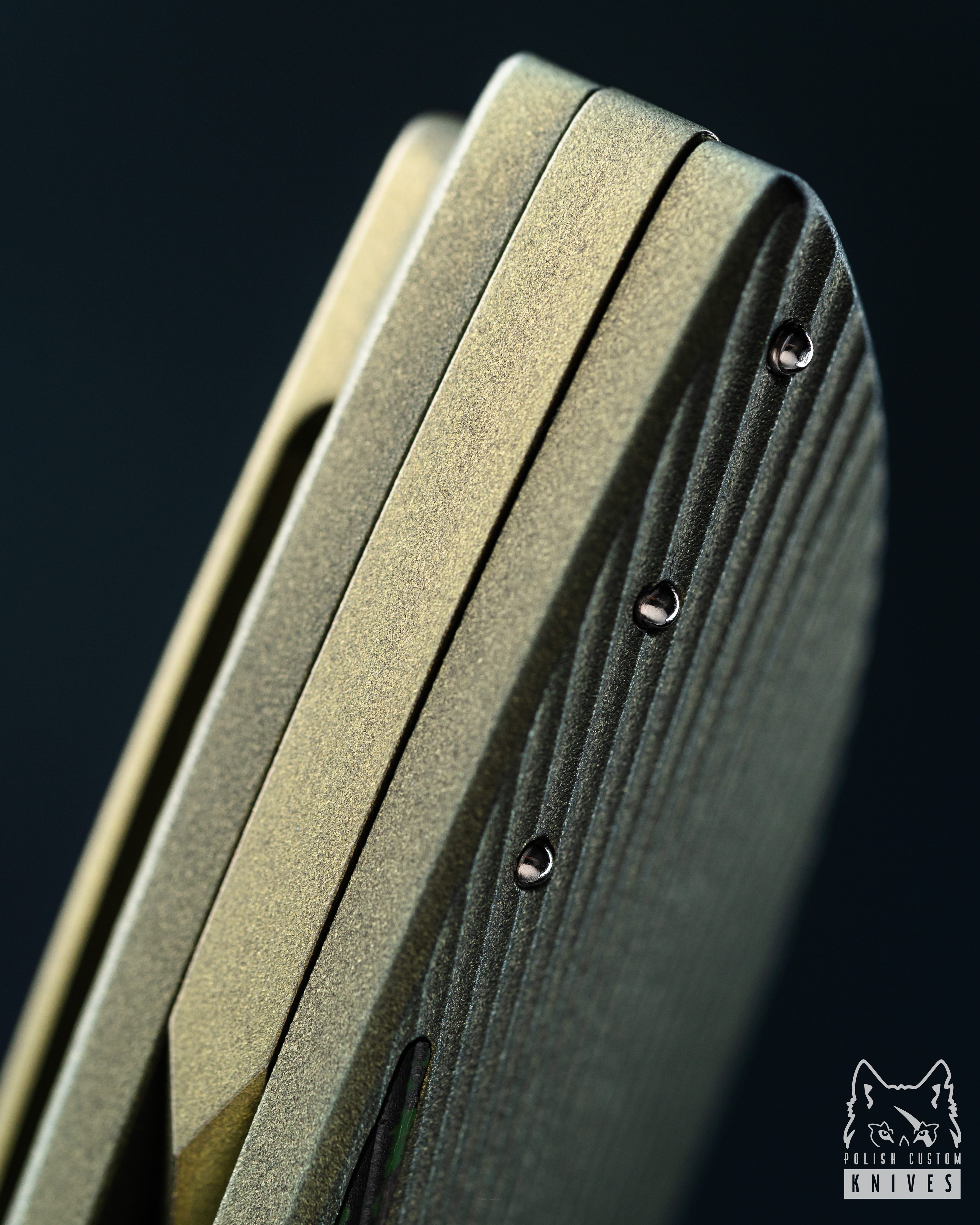 アパルトモン　MICRO TAFTA SK Kup NÓŻ SKŁADANY FOLDER MICRO STING 238 MAGNACUT HERMAN KNIVES